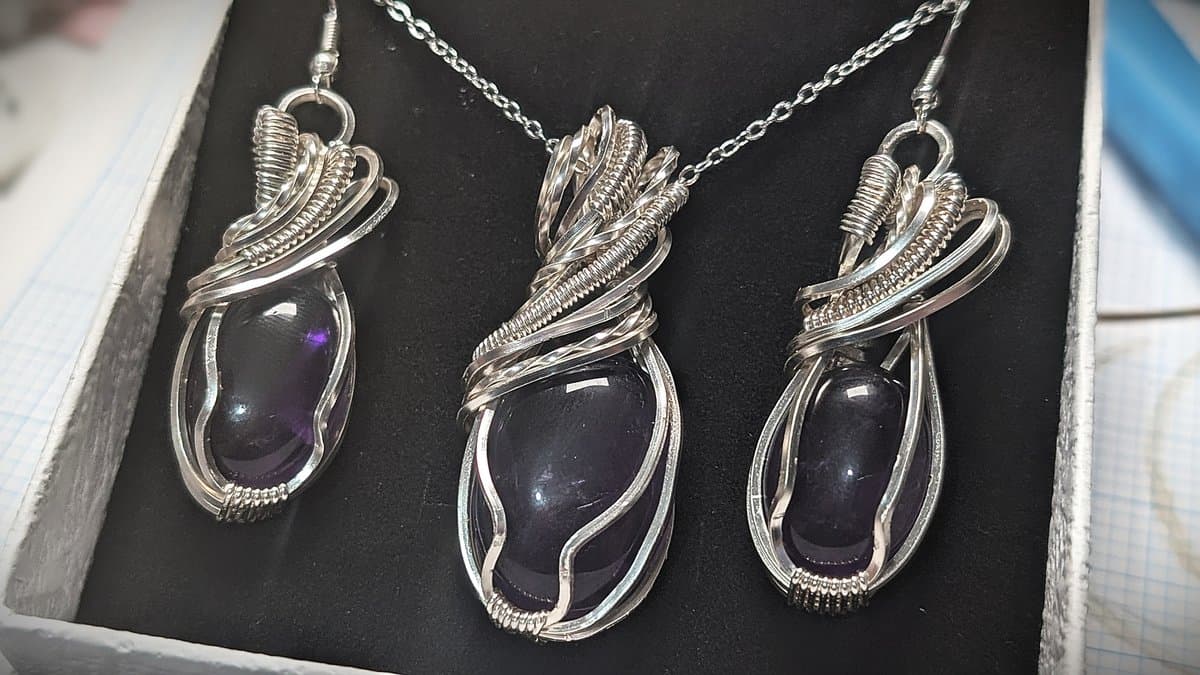 Amethyst pendant - Amethyst Pendant and Earrings Set by Loutan Beauty - view 4