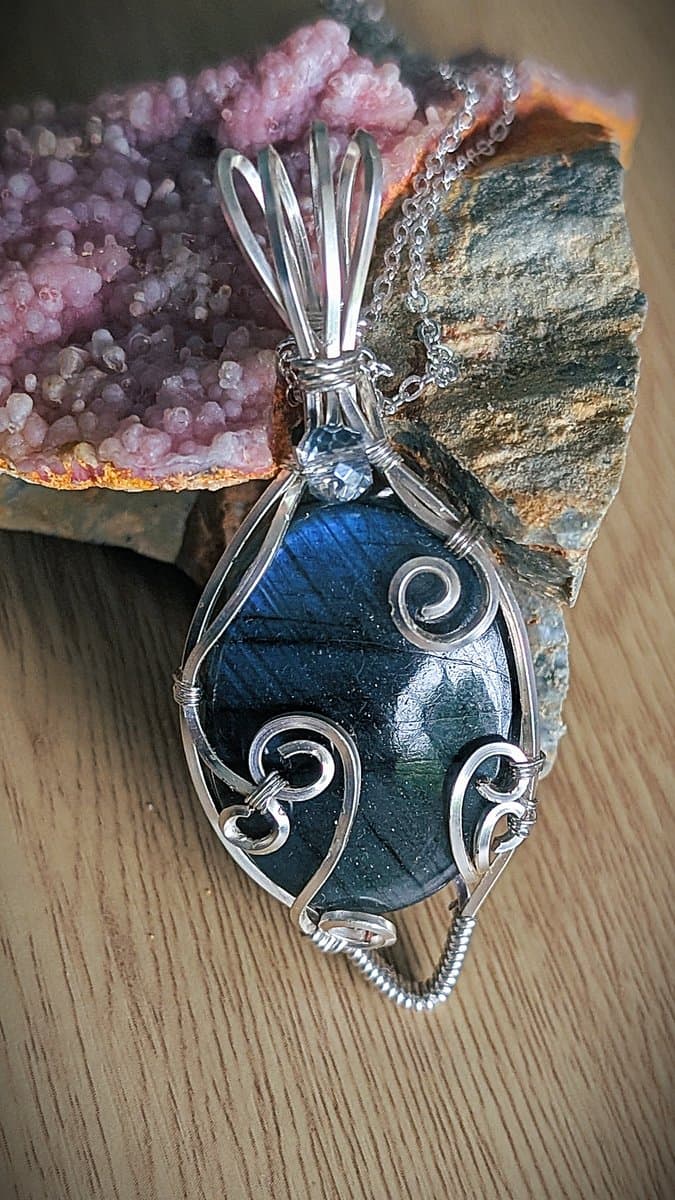 Labradorite pendant - Blue Labradorite Pendant by Loutan Beauty