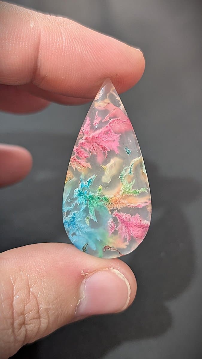 Natural dyed moss agate - rainbow by Loutan Beauty